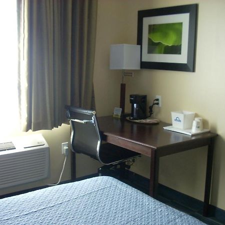 Days Inn & Suites By Wyndham Ozone Park/Jfk Airport 뉴욕 외부 사진