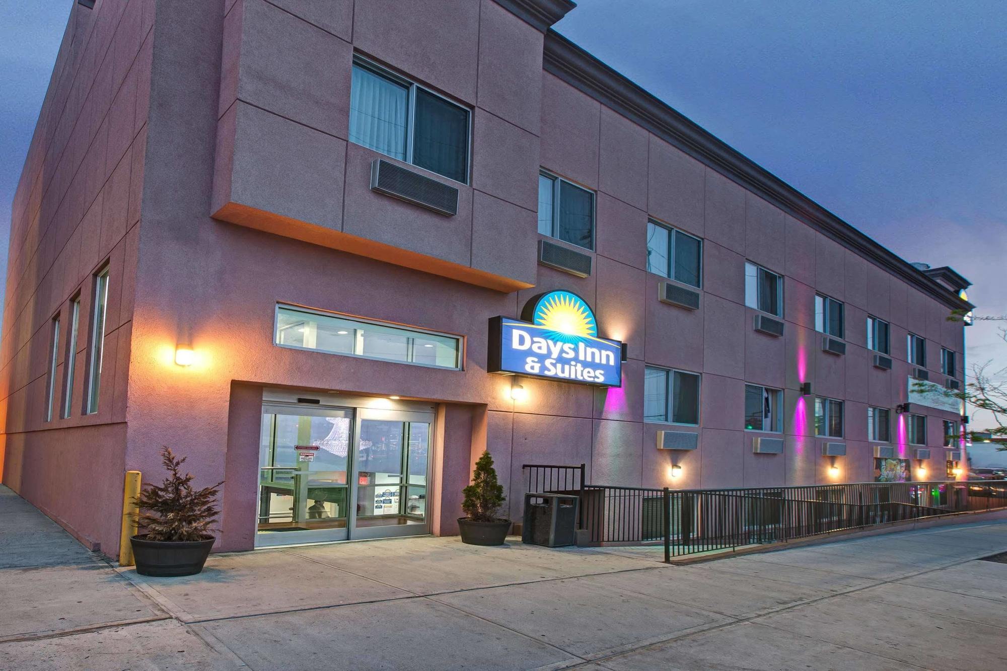 Days Inn & Suites By Wyndham Ozone Park/Jfk Airport 뉴욕 외부 사진